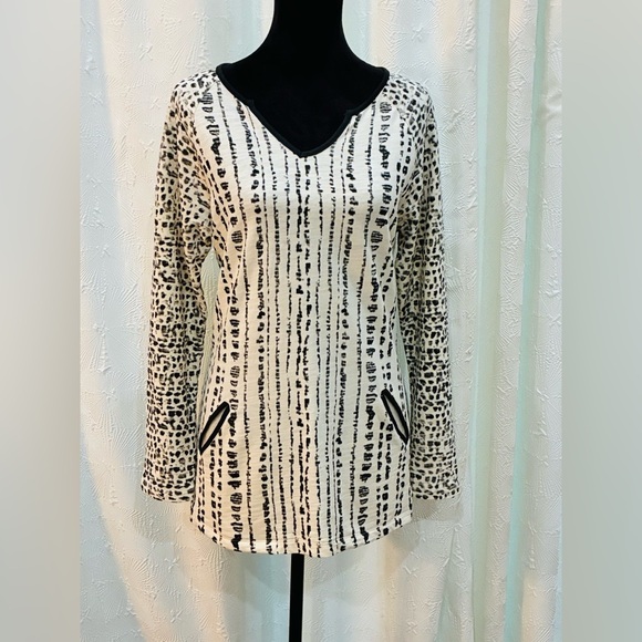 wild Palms Tops - Wild Palms tunic is a size small, made from 100% cotton, new like condition